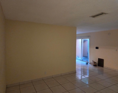 7818 Sw 7th Court - Photo Thumbnail 24