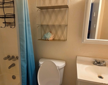 7818 Sw 7th Court - Photo Thumbnail 4