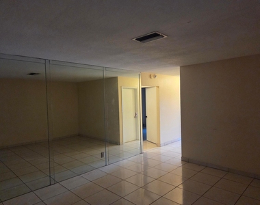 7818 Sw 7th Court - Photo Thumbnail 11