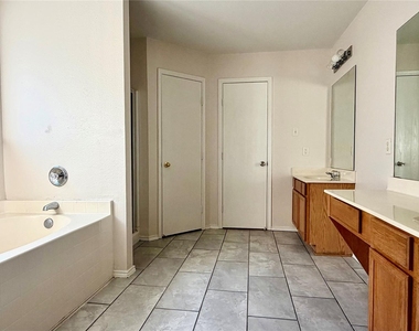 1121 Doreen Street - Photo Thumbnail 17
