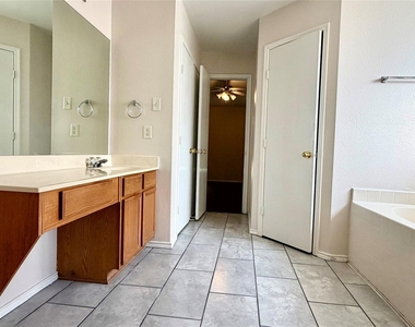 1121 Doreen Street - Photo Thumbnail 15