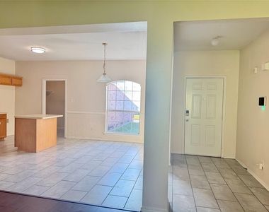 1121 Doreen Street - Photo Thumbnail 4