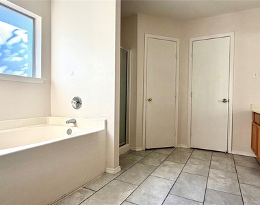 1121 Doreen Street - Photo Thumbnail 16