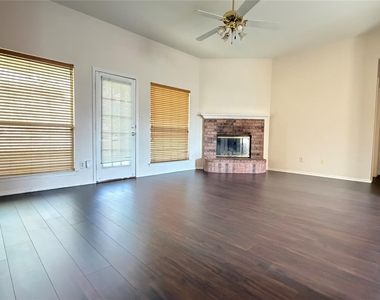 1121 Doreen Street - Photo Thumbnail 6