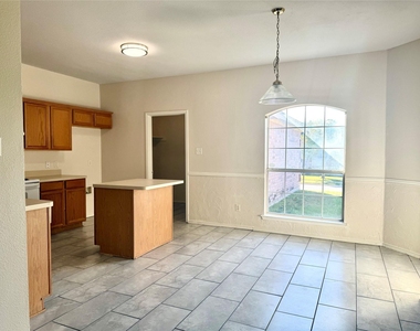 1121 Doreen Street - Photo Thumbnail 8