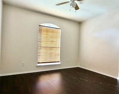 1121 Doreen Street - Photo Thumbnail 18