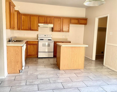 1121 Doreen Street - Photo Thumbnail 9