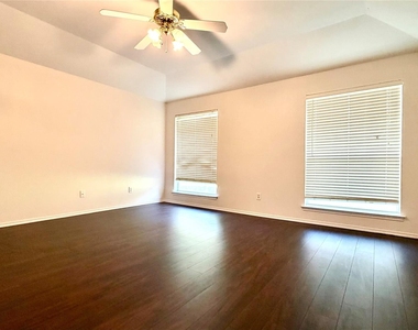 1121 Doreen Street - Photo Thumbnail 12
