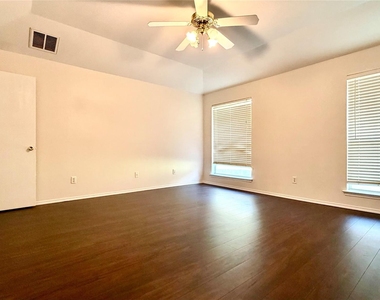 1121 Doreen Street - Photo Thumbnail 13