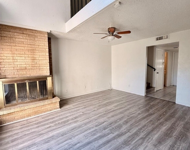 4146 Towngate Boulevard - Photo Thumbnail 7