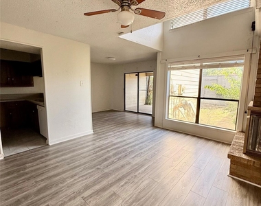 4146 Towngate Boulevard - Photo Thumbnail 3