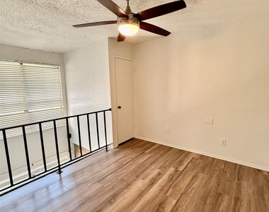 4146 Towngate Boulevard - Photo Thumbnail 8