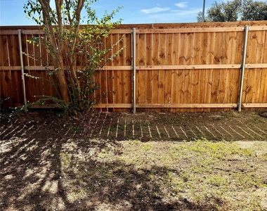 4146 Towngate Boulevard - Photo Thumbnail 13