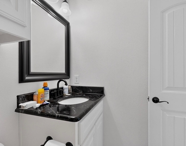 6606 Windward View Drive - Photo Thumbnail 30