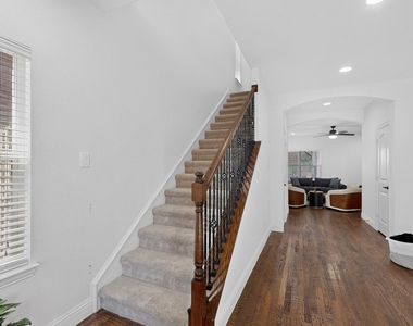6606 Windward View Drive - Photo Thumbnail 3