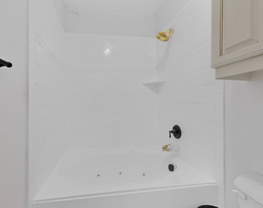 6606 Windward View Drive - Photo Thumbnail 20