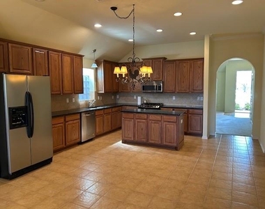 28 Emerald Pond Drive - Photo Thumbnail 5