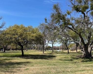 28 Emerald Pond Drive - Photo Thumbnail 2