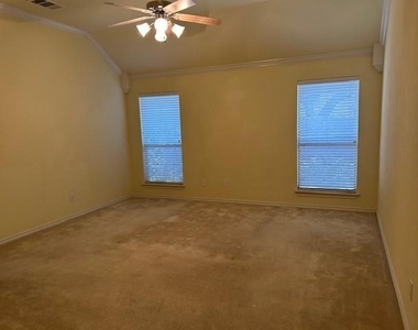 28 Emerald Pond Drive - Photo Thumbnail 6
