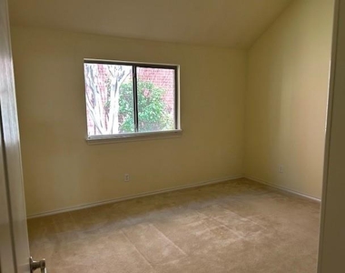 28 Emerald Pond Drive - Photo Thumbnail 11