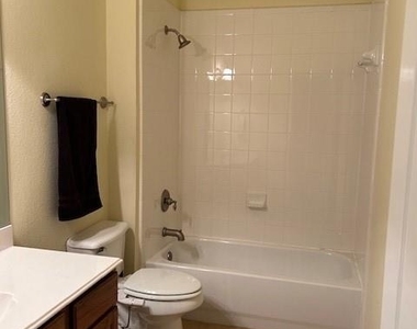 28 Emerald Pond Drive - Photo Thumbnail 14