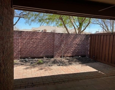 28 Emerald Pond Drive - Photo Thumbnail 17
