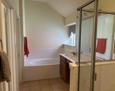 28 Emerald Pond Drive - Photo Thumbnail 7