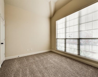 600 England Street - Photo Thumbnail 9