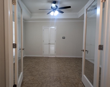 2100 Arlena Drive - Photo Thumbnail 8