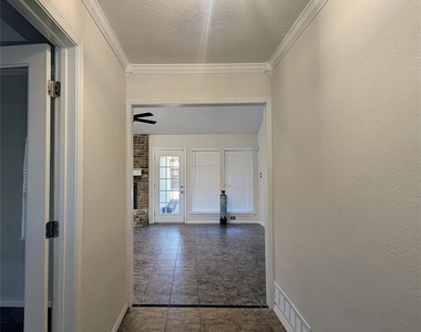 2100 Arlena Drive - Photo Thumbnail 4