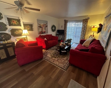 2600 Ivanhoe Lane - Photo Thumbnail 3