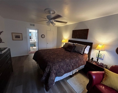 2600 Ivanhoe Lane - Photo Thumbnail 8
