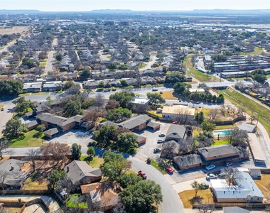 2600 Ivanhoe Lane - Photo Thumbnail 15