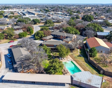 2600 Ivanhoe Lane - Photo Thumbnail 16