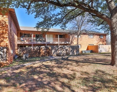 2600 Ivanhoe Lane - Photo Thumbnail 11