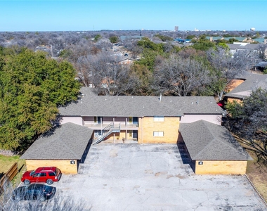 2600 Ivanhoe Lane - Photo Thumbnail 14