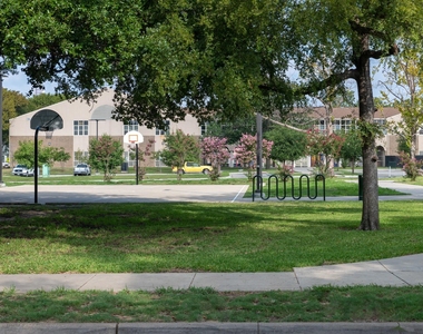 4514 Victor - Photo Thumbnail 23