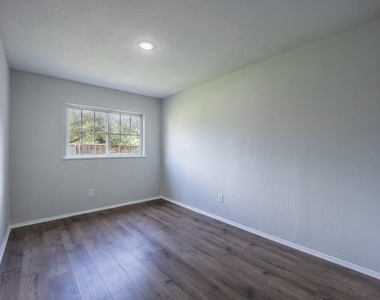 2652 Bluebird Lane - Photo Thumbnail 17