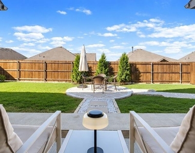 221 Diamond Dale - Photo Thumbnail 28