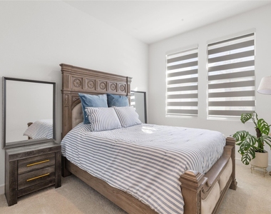221 Diamond Dale - Photo Thumbnail 18
