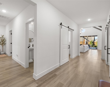 221 Diamond Dale - Photo Thumbnail 15