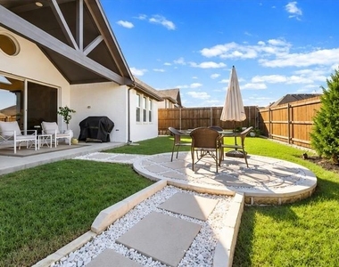 221 Diamond Dale - Photo Thumbnail 29