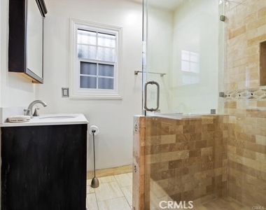 1283 S Dunsmuir Avenue - Photo Thumbnail 15