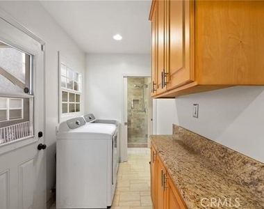 1283 S Dunsmuir Avenue - Photo Thumbnail 11