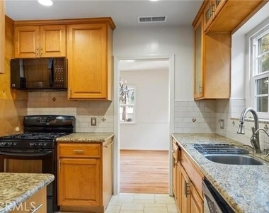 1283 S Dunsmuir Avenue - Photo Thumbnail 8