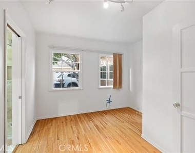 1283 S Dunsmuir Avenue - Photo Thumbnail 12