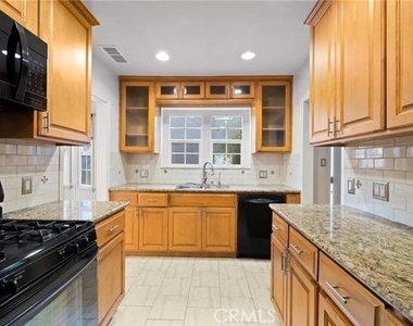 1283 S Dunsmuir Avenue - Photo Thumbnail 10