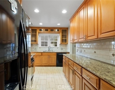 1283 S Dunsmuir Avenue - Photo Thumbnail 9