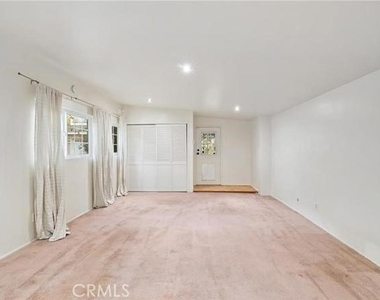 1283 S Dunsmuir Avenue - Photo Thumbnail 18