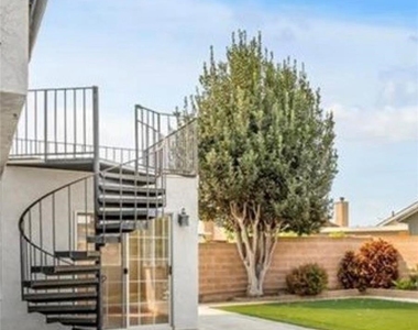 10485 La Sombra Avenue - Photo Thumbnail 4